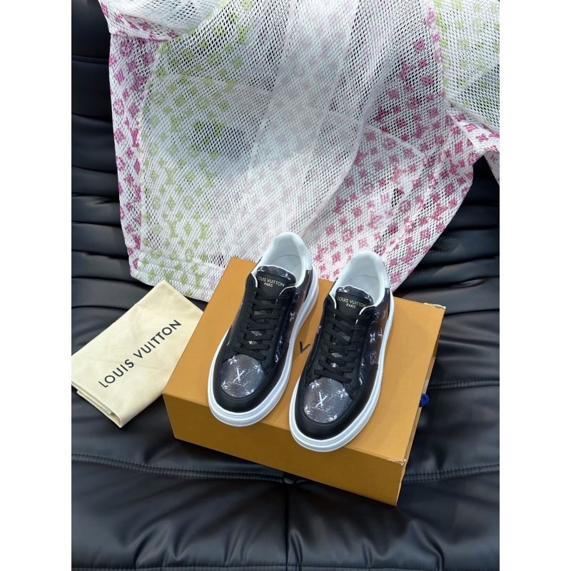 l**is V*t*n sneakers